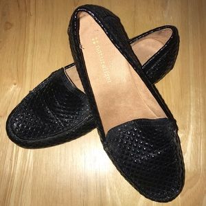 New size 7 Naturalizer brand, black loafers with original tag on sole.